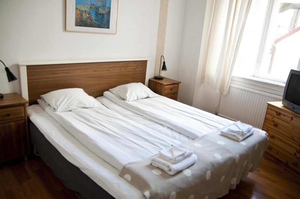 Hotel Pigalle Gotemburgo Quarto foto A bed with a mattress and a duvet