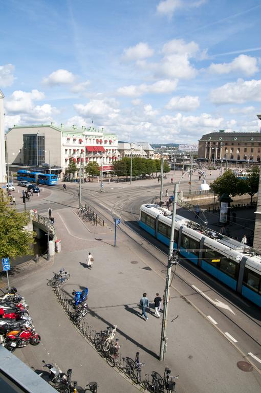 Hotel Pigalle Gotemburgo Exterior foto The tram at Gothenburg bus station